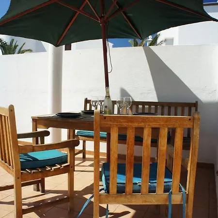 Elaine - Central Villa Costa Teguise